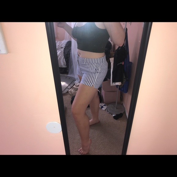 old navy brand striped blue and white chino shorts - Picture 4 of 4